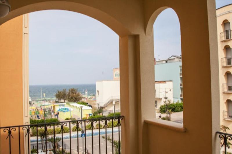 Hotel Merano Misano Adriatico Kültér fotó